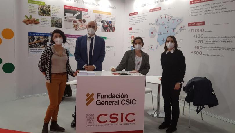 Vanessa Sarah Salvo (on the left), institutional and international relations at the MSI, attended the event along with other members of the CSIC's Deputy Vice-Presidency for Knowledge Transfer.