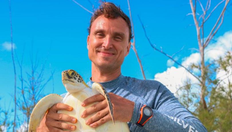 Nathan combines turtle and deep sea research with scientific communication / ICM-CSIC.