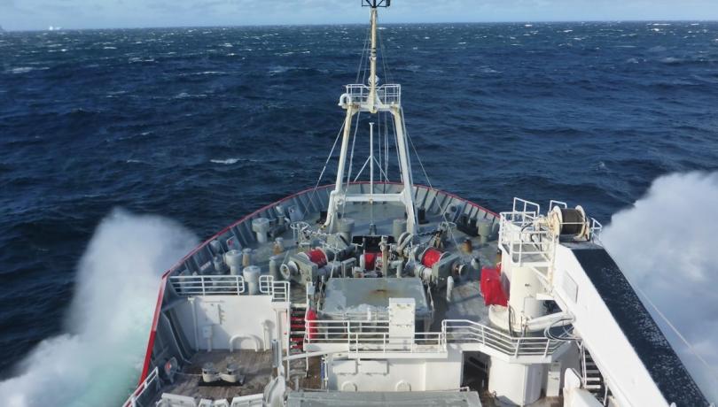 Day of strong winds in the Southern Ocean aboard the RRS James Clark Ross / ICM-CSIC. Day of strong winds in the Southern Ocean aboard the RRS James Clark Ross / ICM-CSIC.