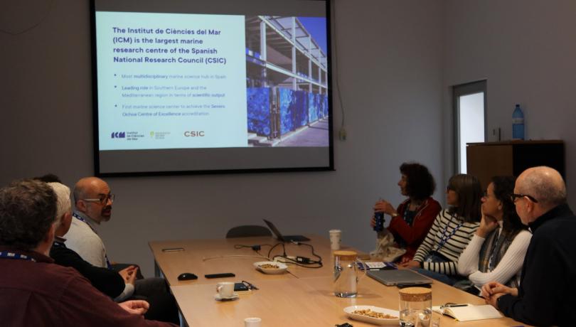 It is the first time that the General Director of Research and Universities visits the ICM-CSIC.