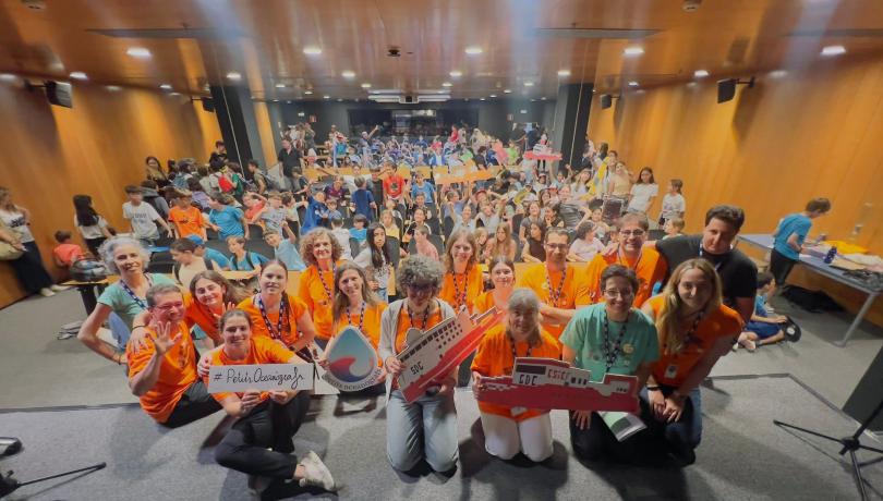 L'objectiu del projecte és portar l’oceà a l’aula i l’aula a l’oceà, creant un vincle emocional i científic entre l’alumnat i el medi marí / ICM-CSIC. L'objectiu del projecte és portar l’oceà a l’aula i l’aula a l’oceà, creant un vincle emocional i científic entre l’alumnat i el medi marí / ICM-CSIC.