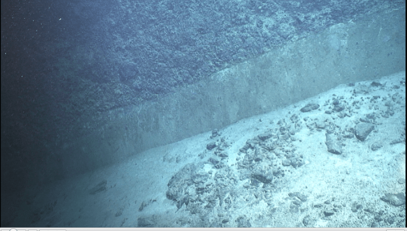 Imatge del vehicle submarí ROV Victor 6000 de la Flotte Océanographique Française explorant l’escarpament de la falla de Roseau, situat entre Guadalupe i Dominica, a les Antilles Menors, a uns 1000 metres de profunditat / © Campanya SUBSAINTES Flotte Océanographique Française (J. Escartin i Frédérique Leclerc). Imatge del vehicle submarí ROV Victor 6000 de la Flotte Océanographique Française explorant l’escarpament de la falla de Roseau, situat entre Guadalupe i Dominica, a les Antilles Menors, a uns 1000 metres de profunditat / © Campanya SUBSAINTES Flotte Océanographique Française (J. Escartin i Frédérique Leclerc).