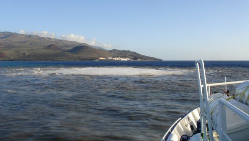 La erupción del volcán submarino de El Hierro, vista des de el buque oceanográfico Ramon Margalef. Fotografia: Javier Arístegui (ULPGC).