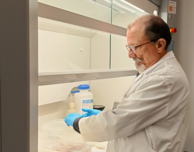 John E. Simmons és un expert reconegut mundialment en la gestió de col·leccions i preservació de fluids / ICM-CSIC.